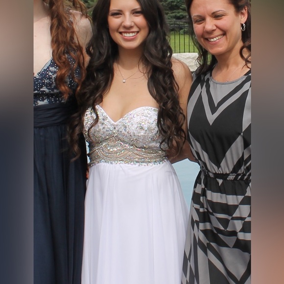 Wedding or Prom dress - Picture 5 of 6